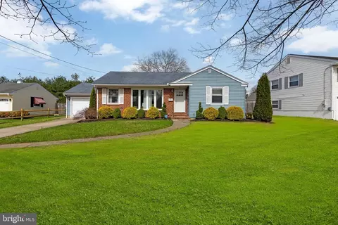 10 Kenwood Dr, Cherry Hill, NJ 08034
