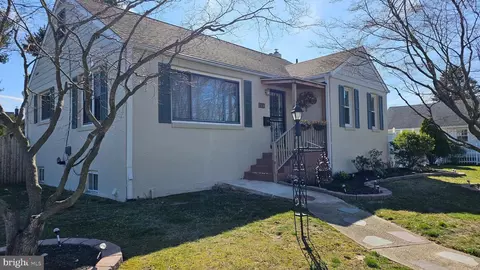 17 Howell Ave, West Collingswood Heights, NJ 08059
