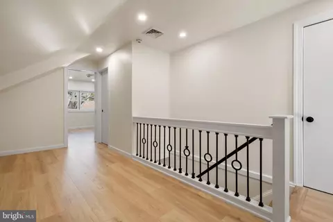 Entry Way - 1000 Wayne Rd, Haddonfield, NJ 08033 photo 3 of 3