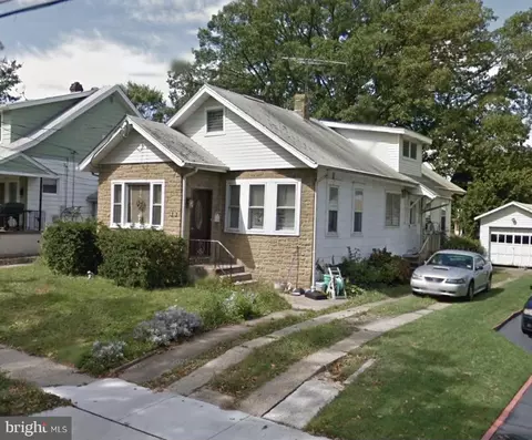 33 E Greenwood Ave, Oaklyn, NJ 08107