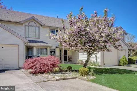 4 Fox Meadow Cir, Sicklerville, NJ 08081
