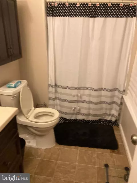 Bath - 27 Covington Dr, Sicklerville, NJ 08081 photo 3 of 4