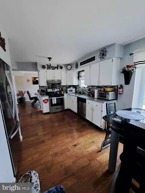 Kitchen - 27 Covington Dr, Sicklerville, NJ 08081 photo 2 of 3