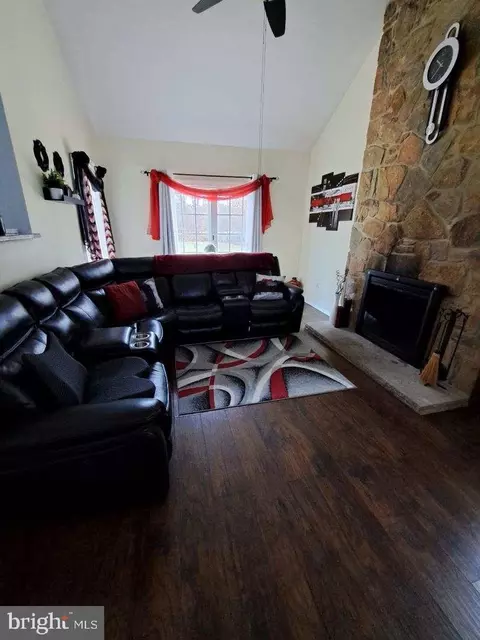 Living - 27 Covington Dr, Sicklerville, NJ 08081 photo 3 of 3