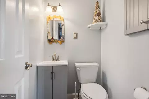 Bath - 1009 Wayne Rd, Haddonfield, NJ 08033 photo 1 of 3