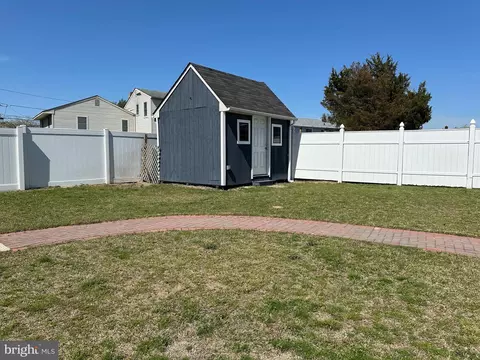 Exterior - 648 Burt Rd, Runnemede, NJ 08078 photo 3 of 8