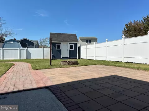Exterior - 648 Burt Rd, Runnemede, NJ 08078 photo 4 of 8