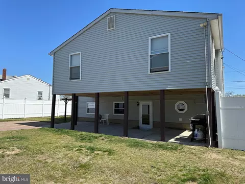 Exterior - 648 Burt Rd, Runnemede, NJ 08078 photo 5 of 8