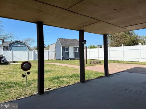 Exterior - 648 Burt Rd, Runnemede, NJ 08078 photo 2 of 8