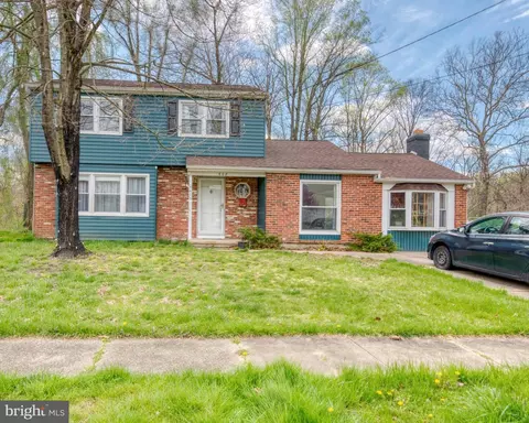 608 Fay Ann Dr, Blackwood, NJ 08012