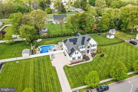 5 Laurel Wood Ct, Clementon, NJ 08021