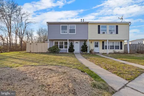 18 Locust Ct, Sicklerville, NJ 08081