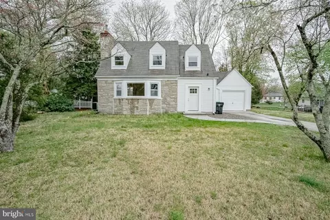 6 Braddock Ave, Hammonton, NJ 08037