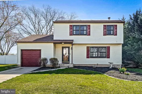 14 Mills Dr, Waterford Works, NJ 08089