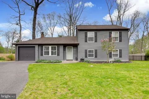 620 Autumn Crest Dr, Waterford Works, NJ 08089