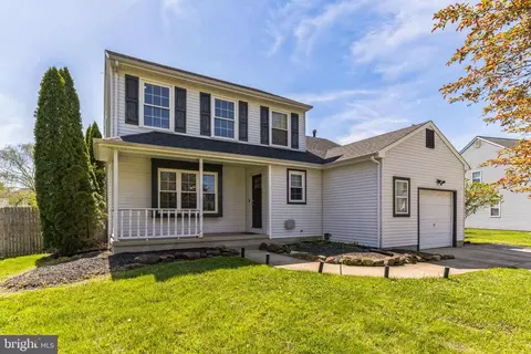 10 Martin Ln, Sicklerville, NJ 08081