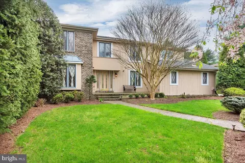 6 N Woodleigh Dr, Cherry Hill, NJ 08003