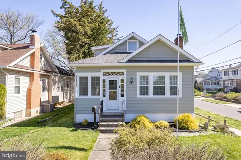 57 Ridgeway Ave, Oaklyn, NJ 08107
