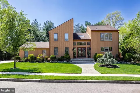 14 Golf View Dr, Voorhees, NJ 08043