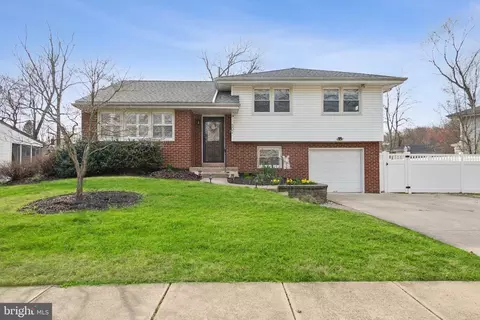 502 Lee Ann Rd, Cherry Hill, NJ 08034