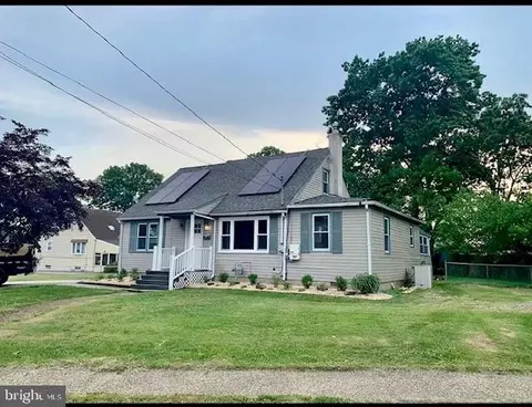 207 W Brooke Ave, Magnolia, NJ 08049