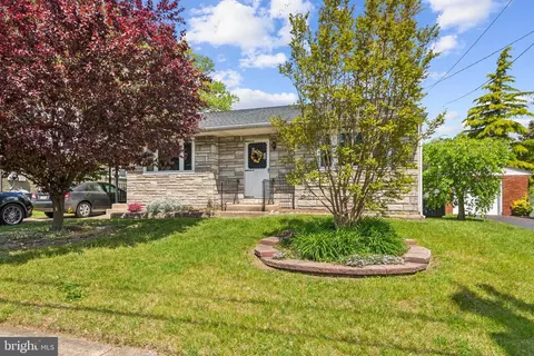 17 E Maple Ave, Bellmawr, NJ 08031