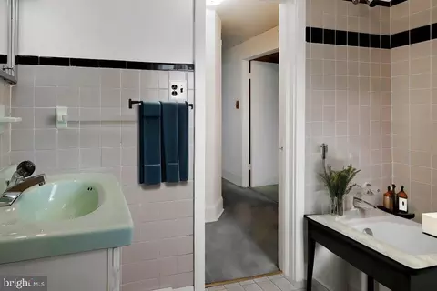 Bath - 552 Spring Rd, Hammonton, NJ 08037 photo 3 of 3
