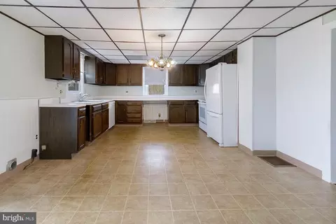 Kitchen - 552 Spring Rd, Hammonton, NJ 08037 photo 4 of 5