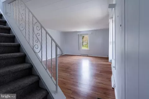 Entry Way - 552 Spring Rd, Hammonton, NJ 08037 photo 2 of 2