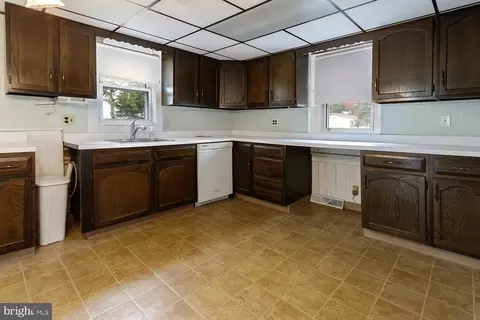 Kitchen - 552 Spring Rd, Hammonton, NJ 08037 photo 2 of 5