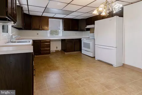 Kitchen - 552 Spring Rd, Hammonton, NJ 08037 photo 3 of 5