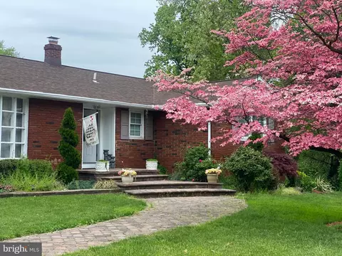 5705 River Rd, Pennsauken, NJ 08110
