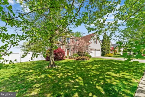 3 Aster Dr, Sicklerville, NJ 08081