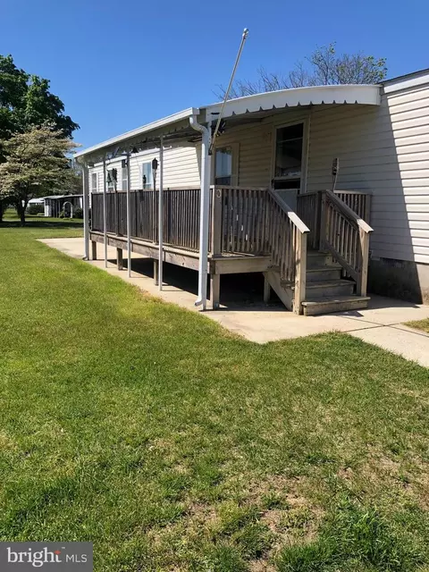 34 Oak Dr, Sicklerville, NJ 08081