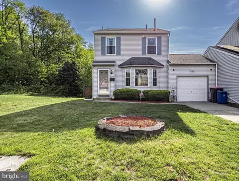 300 Cherrywood Dr, Clementon, NJ 08021