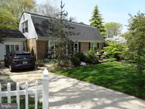 5 Windmill Dr, Clementon, NJ 08021
