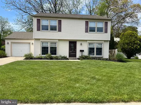 4 Cedar Creek Dr, Laurel Springs, NJ 08021