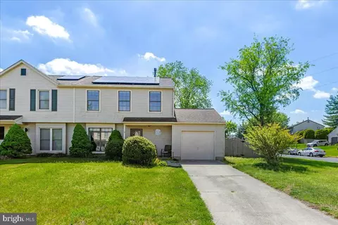 2 Juniper Ct, Blackwood, NJ 08012