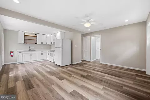 Living - 168 Silver Lake Dr, Clementon, NJ 08021 photo 2 of 3
