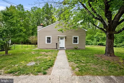 168 Silver Lake Dr, Clementon, NJ 08021