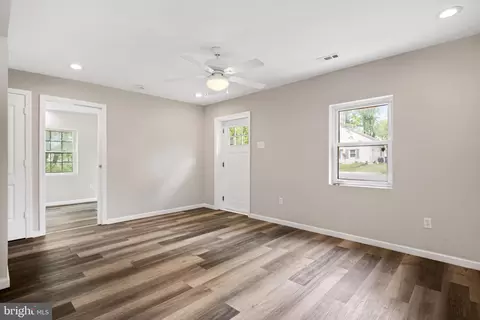 Living - 168 Silver Lake Dr, Clementon, NJ 08021 photo 3 of 3