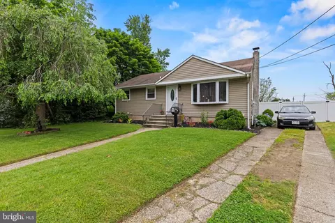 223 Arnold Pl, Magnolia, NJ 08049