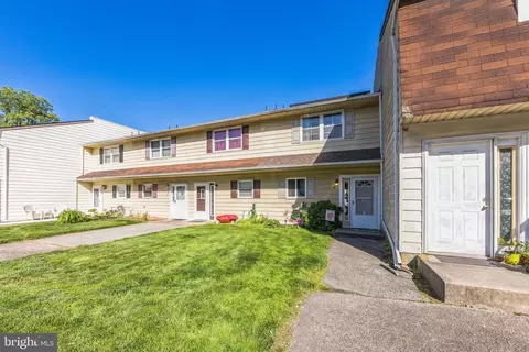 8 La Cascata, Clementon, NJ 08021