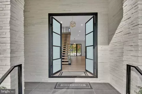 Entry Way - 736 Cedar Ave, Haddonfield, NJ 08033 photo 4 of 4
