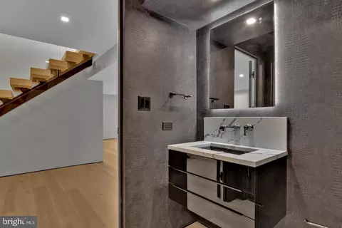 Entry Way - 736 Cedar Ave, Haddonfield, NJ 08033 photo 2 of 4