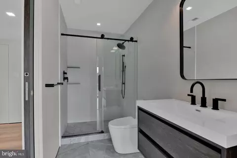Bath - 736 Cedar Ave, Haddonfield, NJ 08033 photo 2 of 5