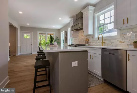 Entry Way - 402 3rd Ave, Haddon Heights, NJ 08035 photo 1 of 6