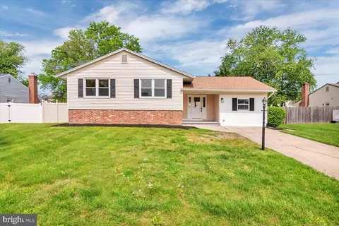7 Mallard Ct, Clementon, NJ 08021