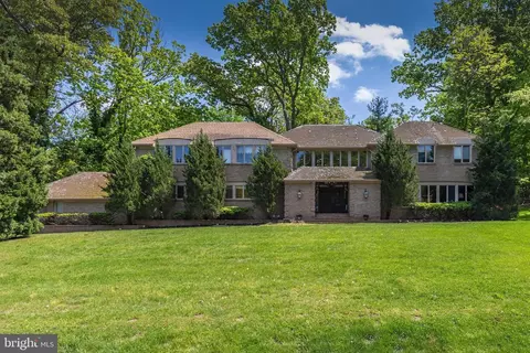 40 Spring Mill Ln, Cherry Hill, NJ 08003