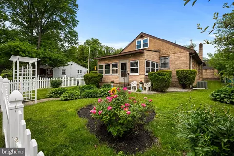 301 Garden Ave, Somerdale, NJ 08083